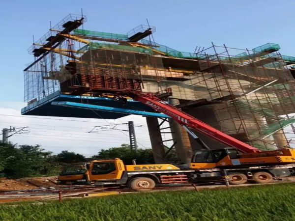 洛江区吊车电话_随车吊安全注意事项规定
